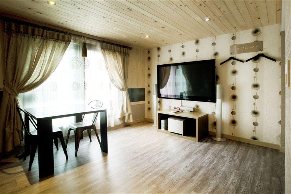 Film 37.2 Hotel