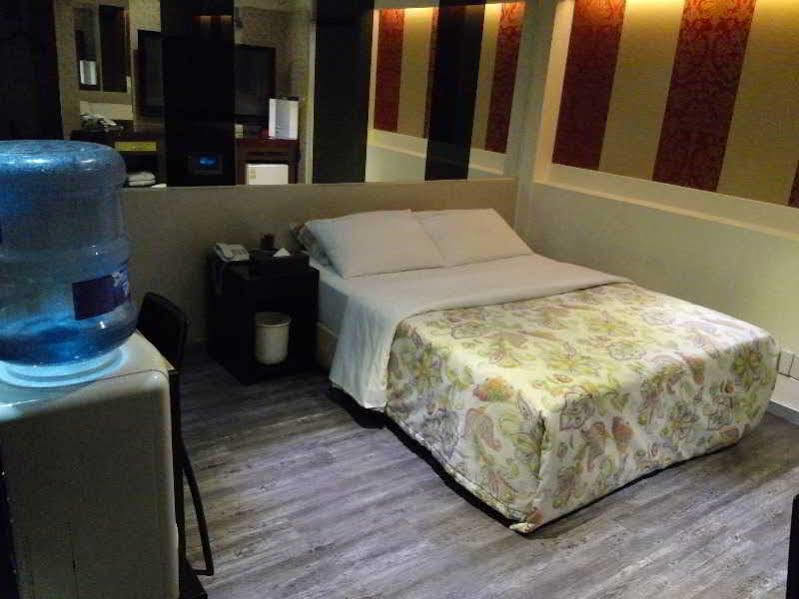 Film 37.2 Hotel
